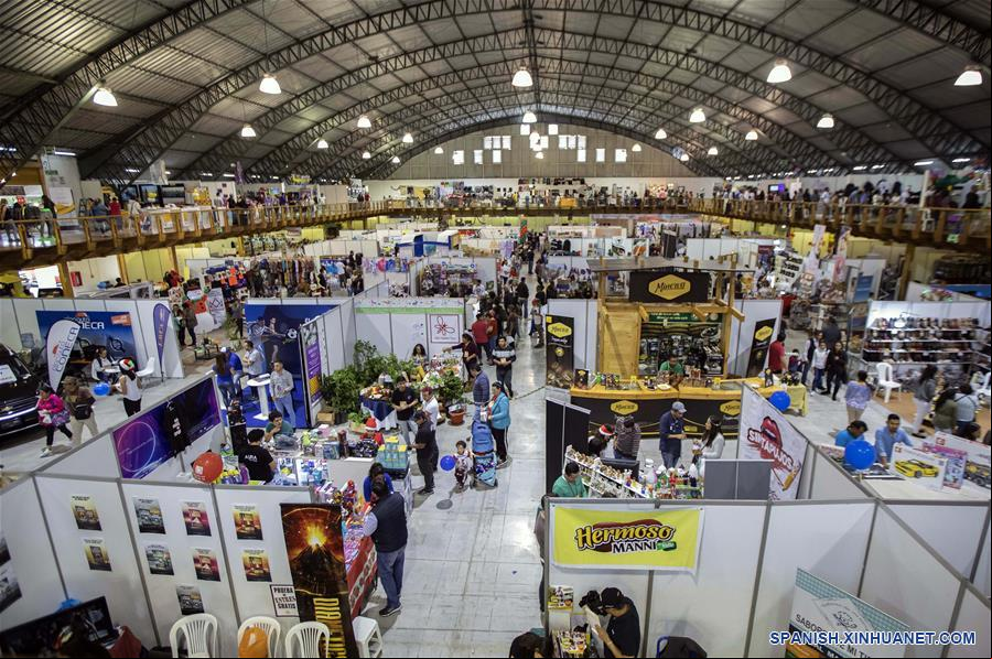 ECUADOR-QUITO-NAVIDAD-FERIA
