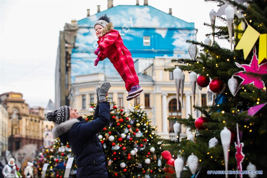 RUSIA-MOSCU-VIAJE A LA NAVIDAD-FESTIVAL