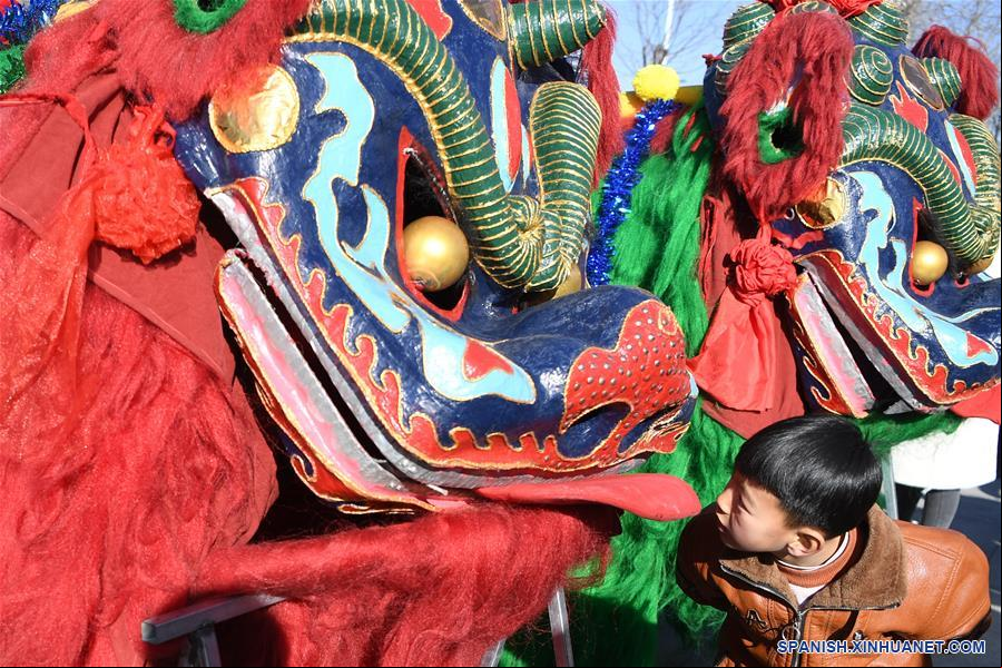 CHINA-GANSU-YONGDENG-DANZA DE LEON