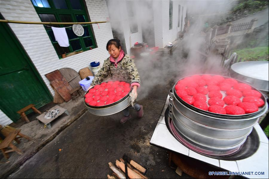CHINA-GUIZHOU-TONGREN-COMIDA-FESTIVAL DE PRIMAVERA