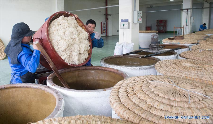 CHINA-ZHEJIANG-ELABORACION DE VINO DE ARROZ