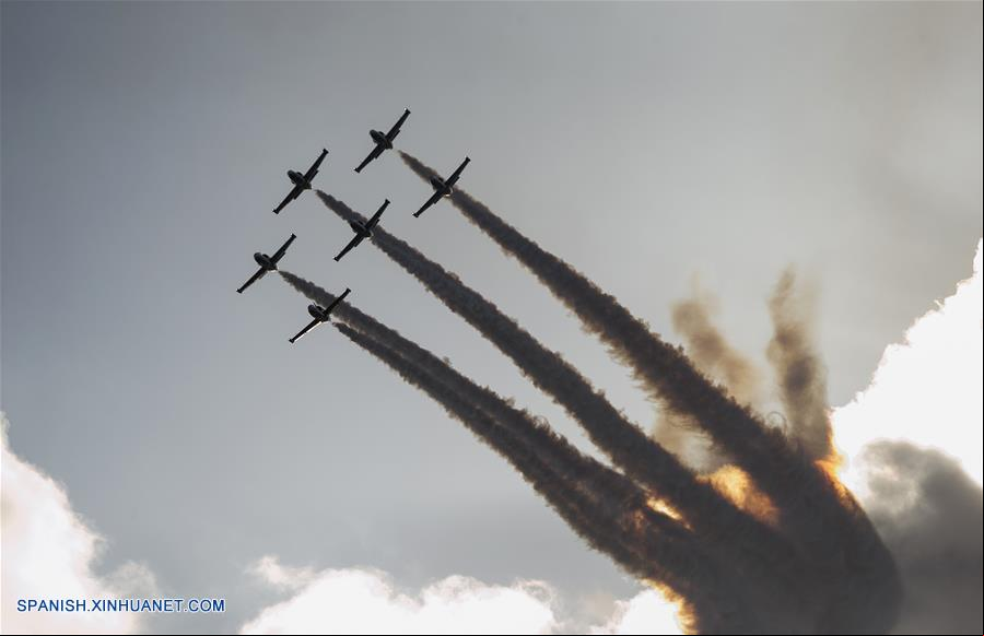 IRAN-ISLA DE KISH-ESPECTACULO AEREO