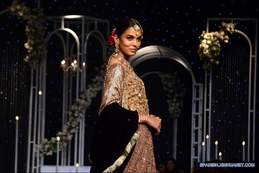PAKISTAN-LAHORE-SEMANA MODA