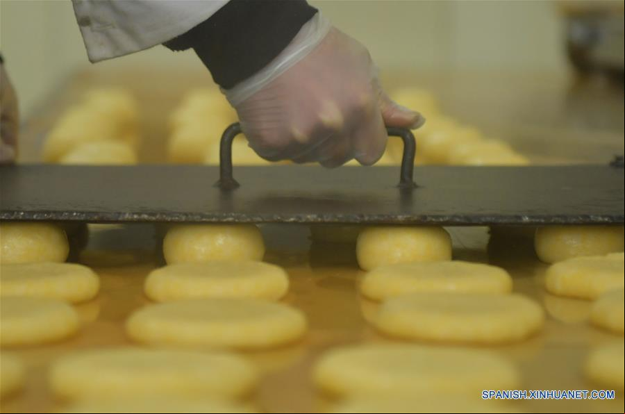 CHINA-HUBEI-FESTIVAL DE LA PRIMAVERA-TARTA DE ARROZ GLUTINOSO