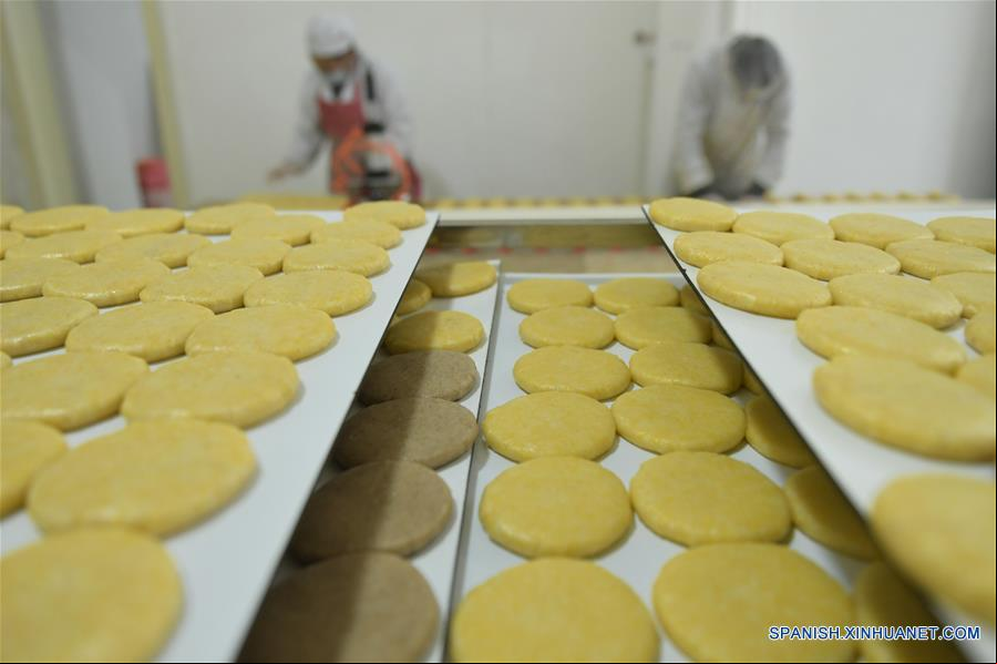 CHINA-HUBEI-FESTIVAL DE LA PRIMAVERA-TARTA DE ARROZ GLUTINOSO