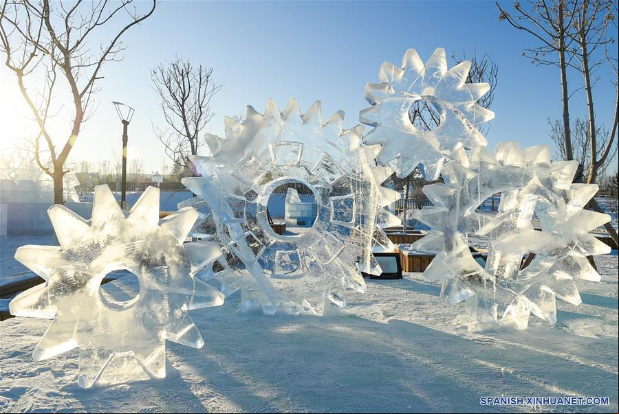 CHINA-MONGOLIA INTERIOR-HULUN BUIR-ESCULTURA DE NIEVE