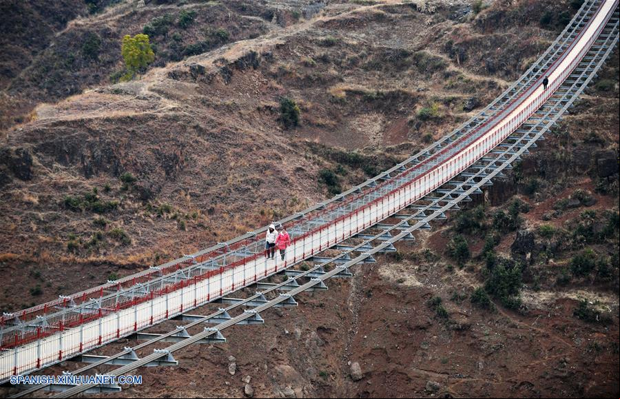 CHINA-GUIZHOU-TELEFERICO-PUENTE