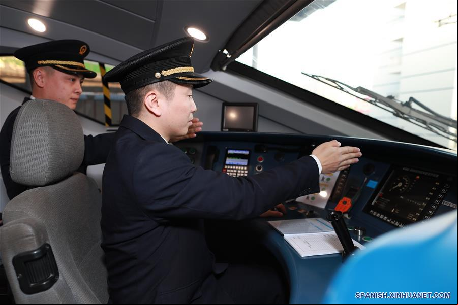 CHINA-CHENGDU-LINEA DE FERROCARRIL DE ALTA VELOCIDAD DE GUIYANG-LANZAMIENTO