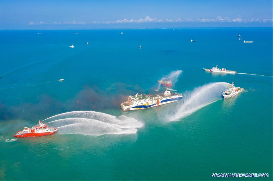 CHINA-HAINAN-HAIKOU-BARCO-SIMULACRO DE RESCATE