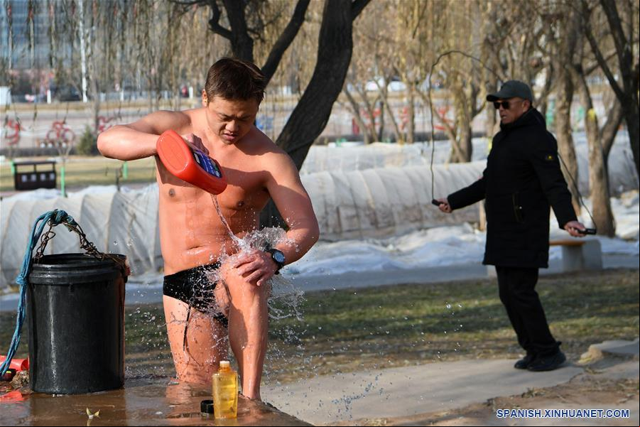 CHINA-LANZHOU-RIO AMARILLO-NADADORES DE INVIERNO 