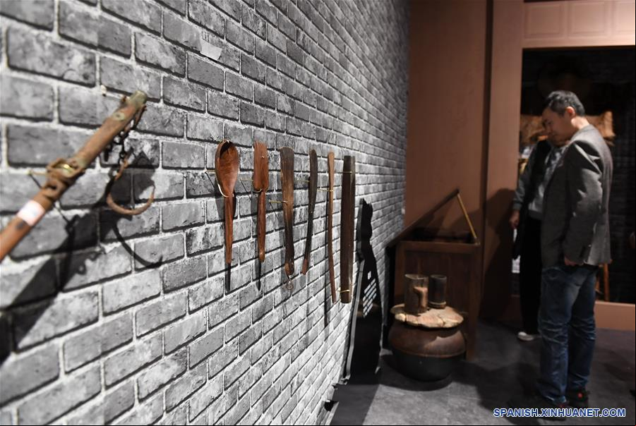 CHINA-FUJIAN-FUZHOU-PALO DE ROSA HAINAN-EXPOSICION DE ARTE