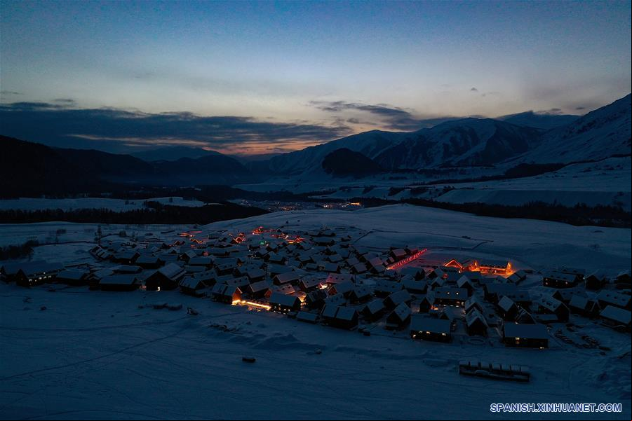 CHINA-XINJIANG-BURQIN-INVIERNO-TURISMO-SERIE