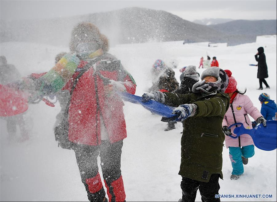 CHINA-XINJIANG-BURQIN-INVIERNO-TURISMO-SERIE