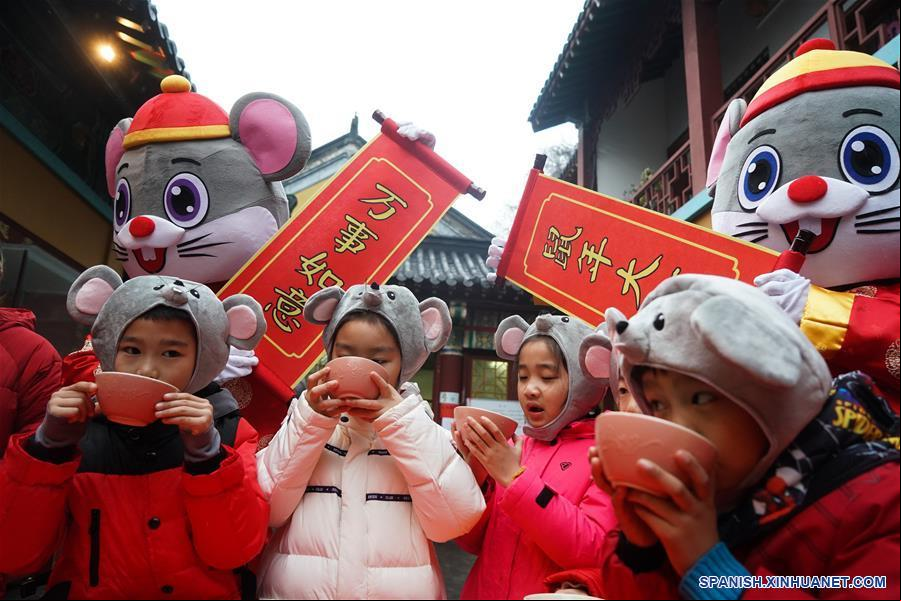 CHINA-NANJING-FESTIVAL LABA-GACHAS