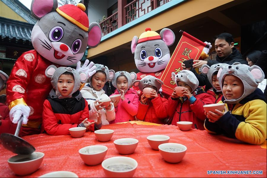 CHINA-NANJING-FESTIVAL LABA-GACHAS