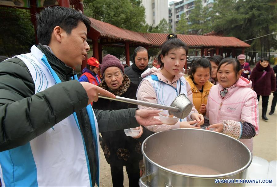 CHINA-NANCHANG-FESTIVAL LABA-GACHAS