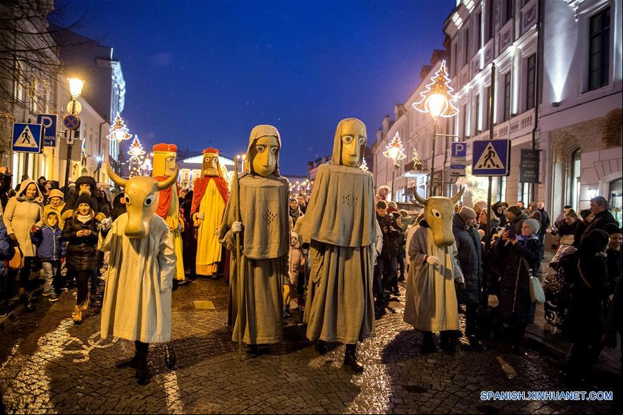 LITUANIA-VILNA-DIA DE REYES-DESFILE