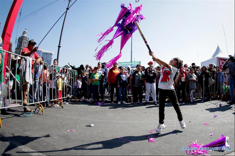 MEXICO-CIUDAD DE MEXICO-REYES MAGOS-FESTEJO
