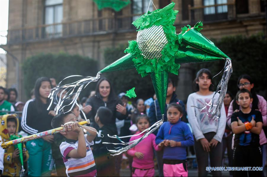 MEXICO-CIUDAD DE MEXICO-REYES MAGOS-FESTEJO