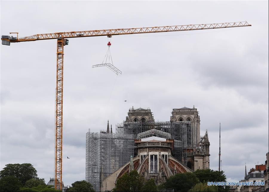 FRANCIA-PARIS-NOTRE DAME-ANDAMIOS-DESMANTELAMIENTO