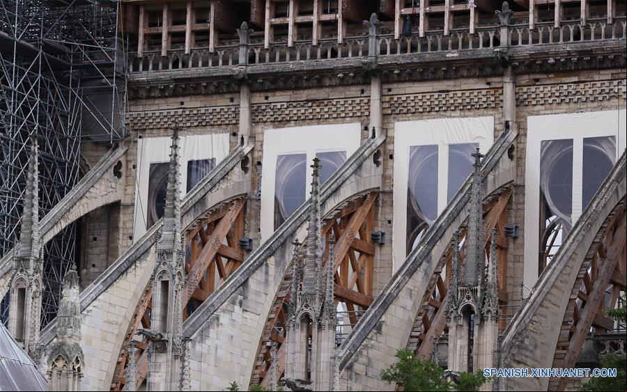 FRANCIA-PARIS-NOTRE DAME-ANDAMIOS-DESMANTELAMIENTO