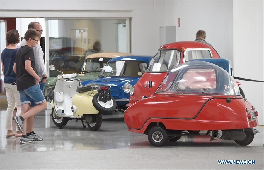 AUSTRIA-VIENA-AUTOMOVILES CLASICOS-EXPOSICION