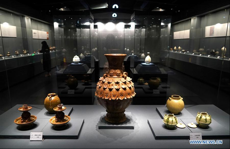 CHINA-HENAN-ZHENGZHOU-CERAMICAS-EXPOSICION