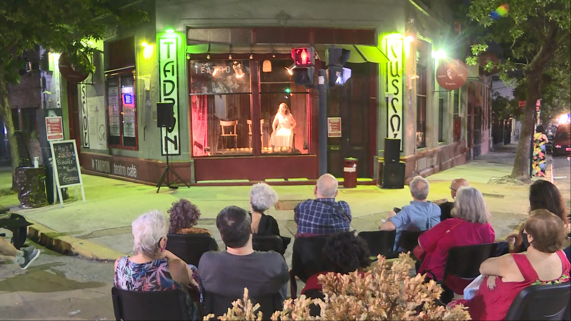 Teatro desde una vidriera en Argentina, alternativa para hacer arte en pandemia