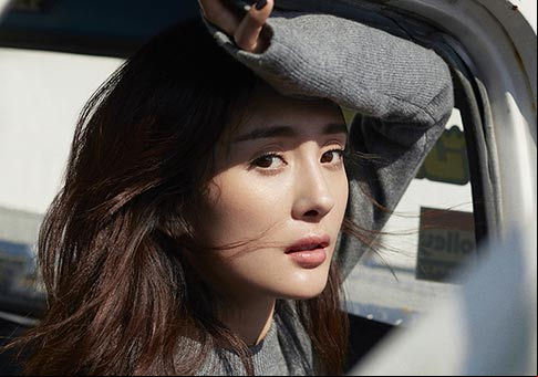 Actriz Yang Mi posa para la revista Grazia
