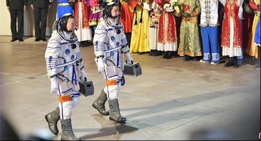 China completa exitosamente el lanzamiento de aeronave tripulada Shenzhou-11