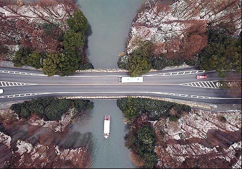 Paisaje nevado del Lago Oeste en Hangzhou