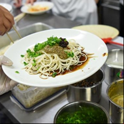Estofado picante y pequeños tallarines de Chongqing