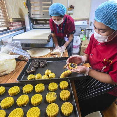 Elaboran tartas de luna en Hebei