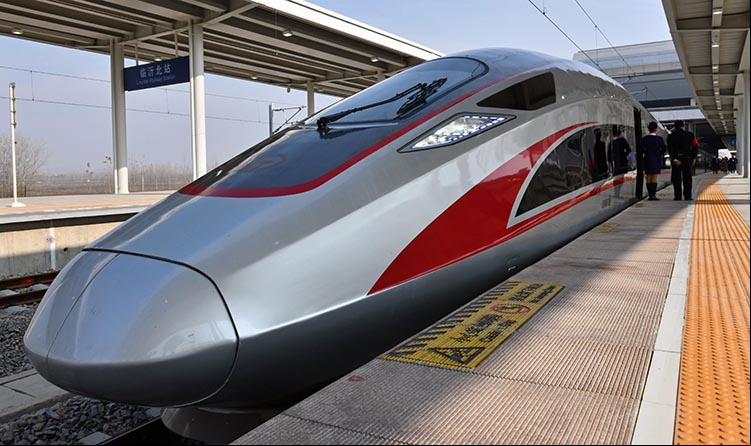 Tren bala conecta base revolucionaria con resto de China