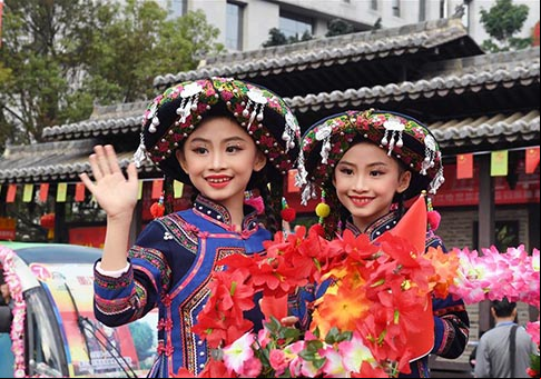 15 Festival Internacional de Gemelos de Mojiang en Yunnan