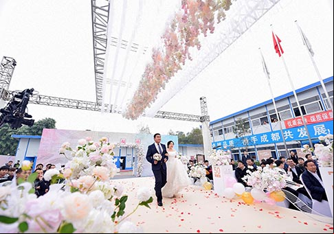 China Railway No.3 Engineering Group celebra una boda grupal en Chengdu