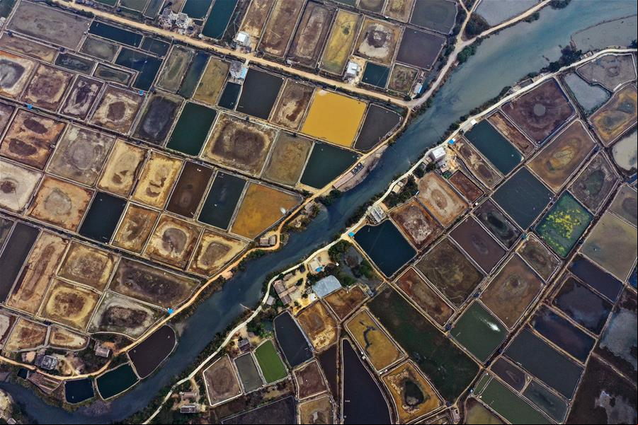 Paisaje de la bahía de Lianzhou en Guangxi