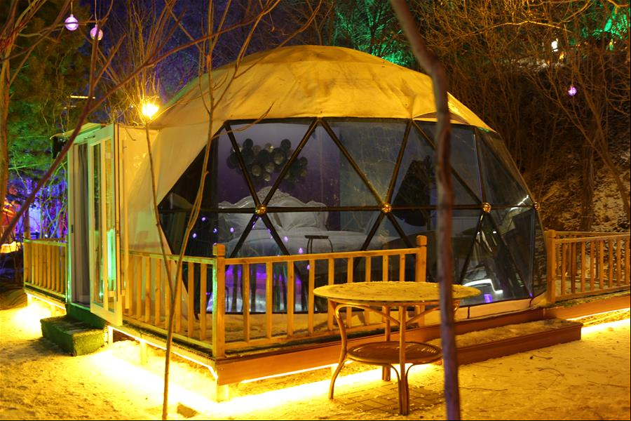 Festival de hielo y nieve iluminado en Lanzhou, Gansu