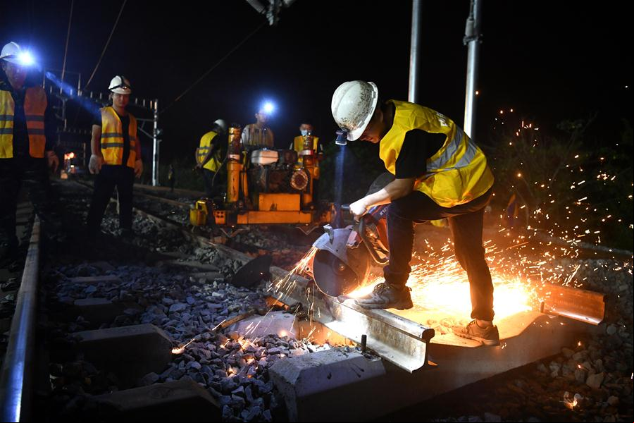 Construcción del ferrocarril de alta velocidad Hefei-Anqing en Anhui