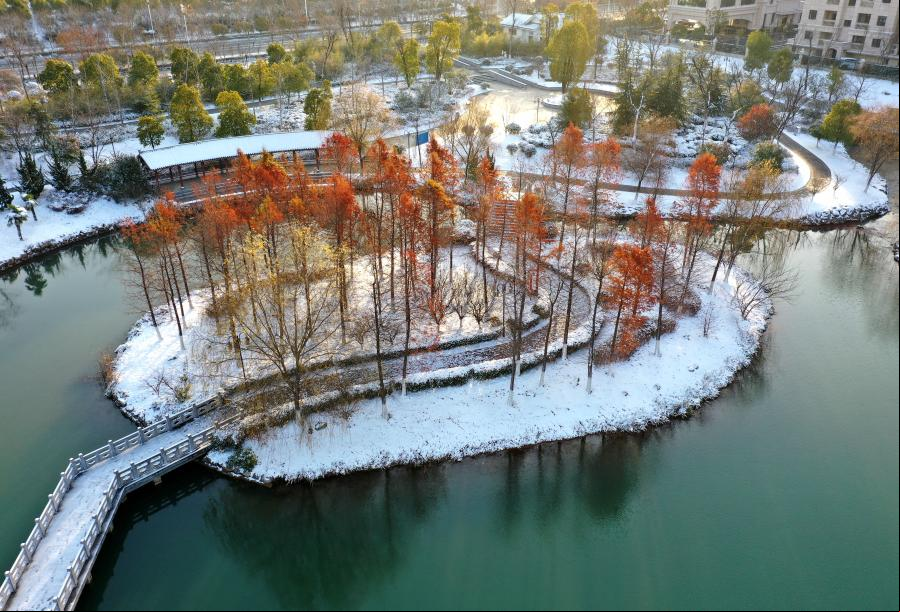 Paisaje nevado en un parque en Chuzhou, Anhui