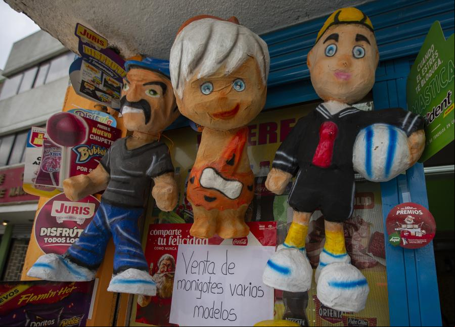 Monigotes exhibidos para su venta en Ecuador