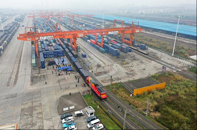 Producción industrial de China crece 2,8 % en 2020