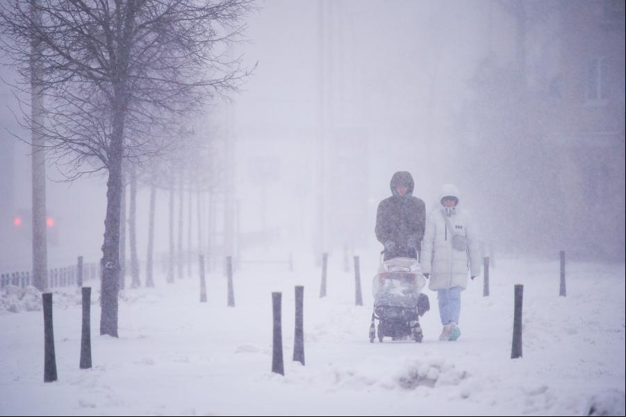 Fuerte nevada en Varsovia, Polonia
