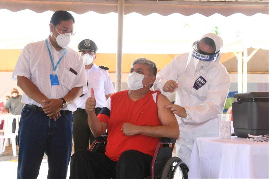 Bolivia arranca vacunación sin precedentes de su historia sanitaria para frenar COVID-19
