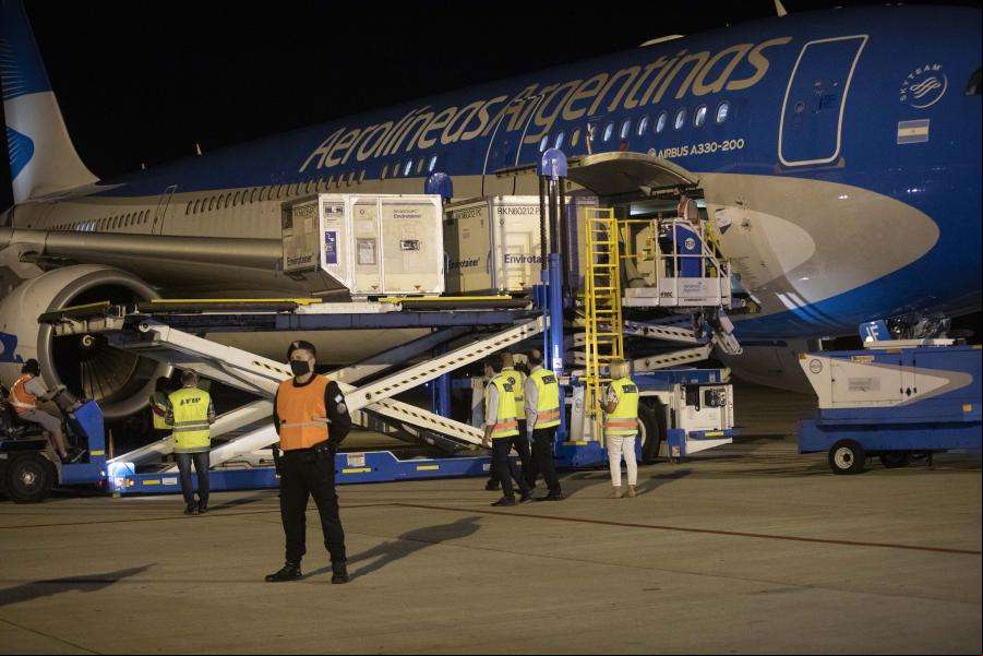 ESPECIAL: Argentina recibe lote de vacunas de Sinopharm de China para combatir COVID-19