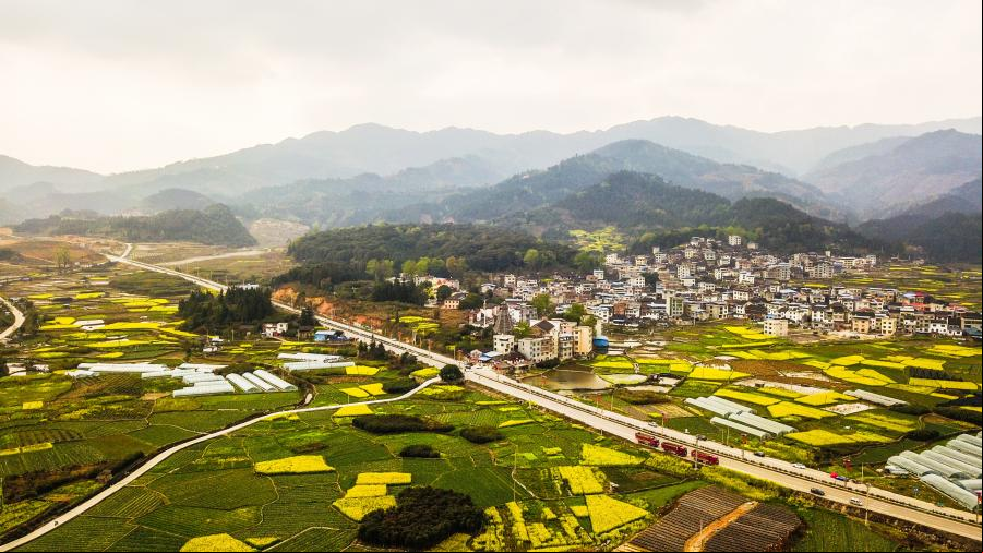 Guizhou: Paisaje primaveral cerca del poblado de Guandong