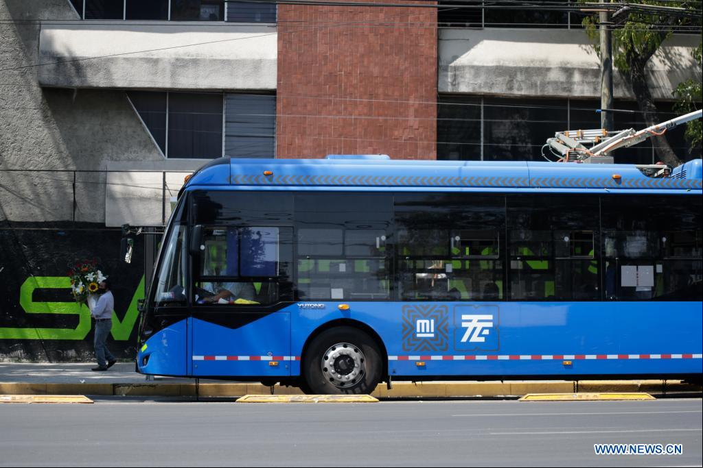 ESPECIAL: Trolebús chino renueva el transporte eléctrico en la capital de México