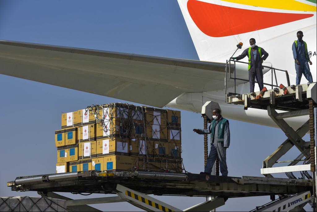 Llegan a Etiopía vacunas contra COVID-19 donadas por China