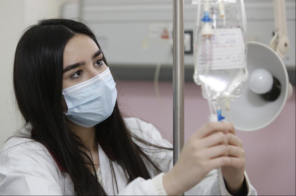 Enfermeras trabajan en un hospital en Líbano