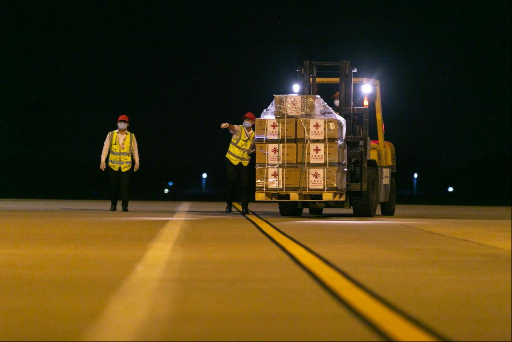 Llega a Laos el segundo lote de vacunas donadas por China